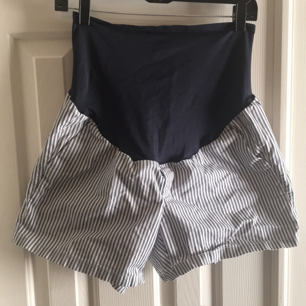 Striped maternity shorts